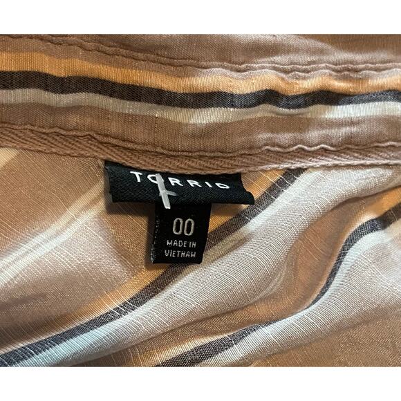 Torrid button down blouse - Picture 4 of 7